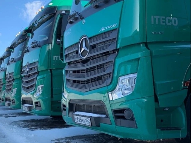 MERCEDES-BENZ ПОСТАВИЛ 52 ТЯГАЧА ACTROS КОМПАНИИ «ИТЕКО»